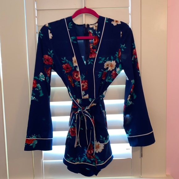 Blue long sleeve romper with floral pattern - Picture 2 of 3